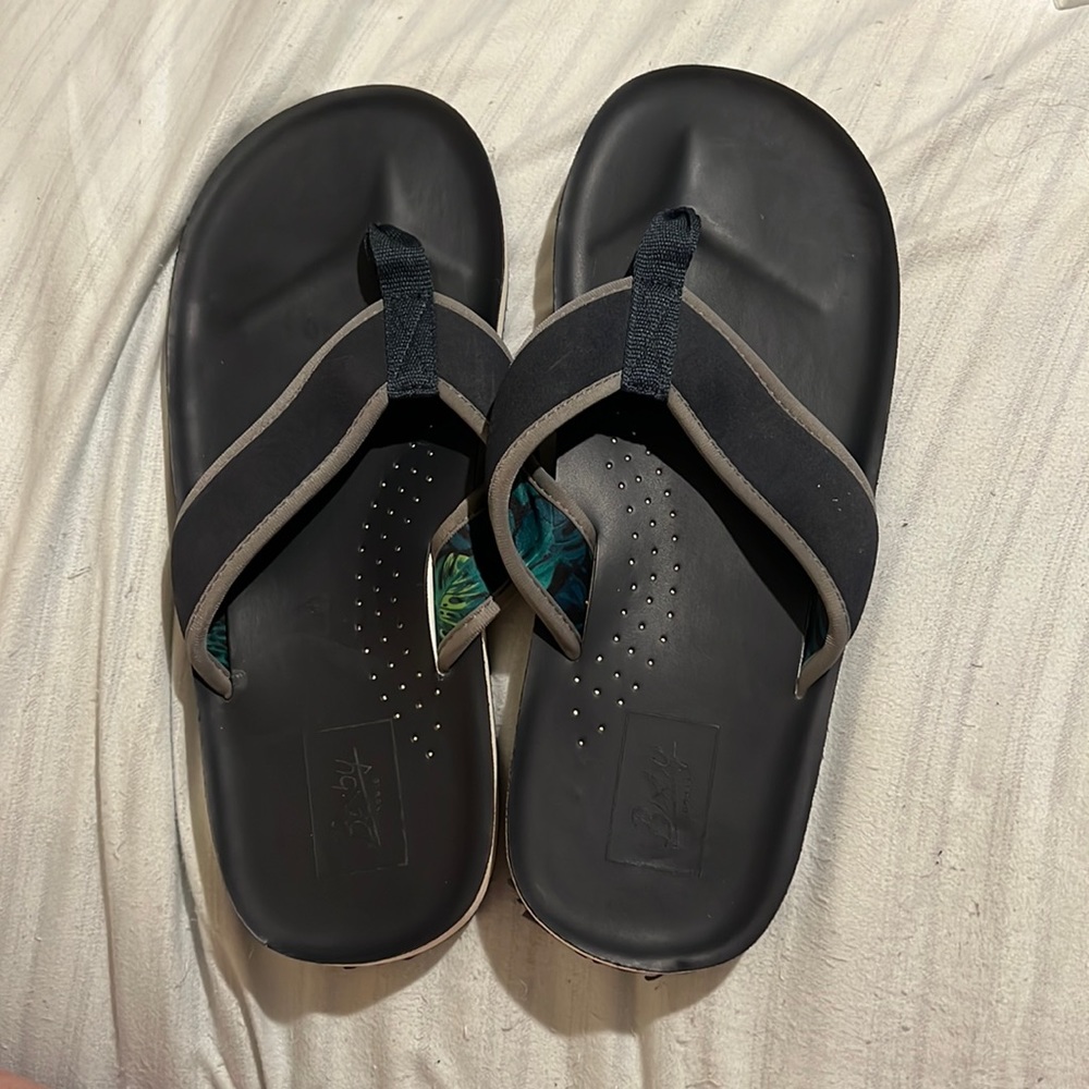 Men’s Bixby Nomad flip flops. Size 10. Barely worn